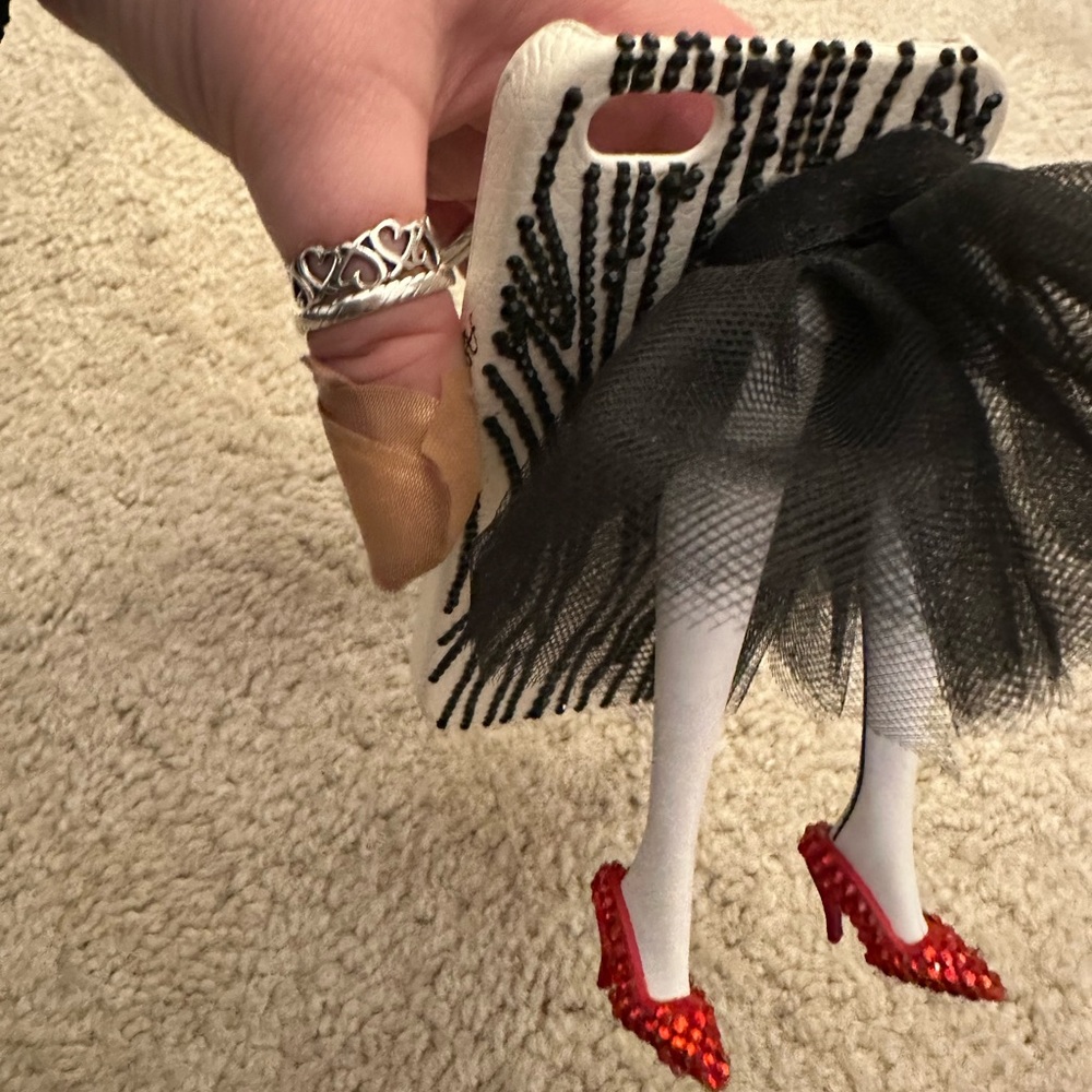 Alice and Olivia - Picture 9 of 12